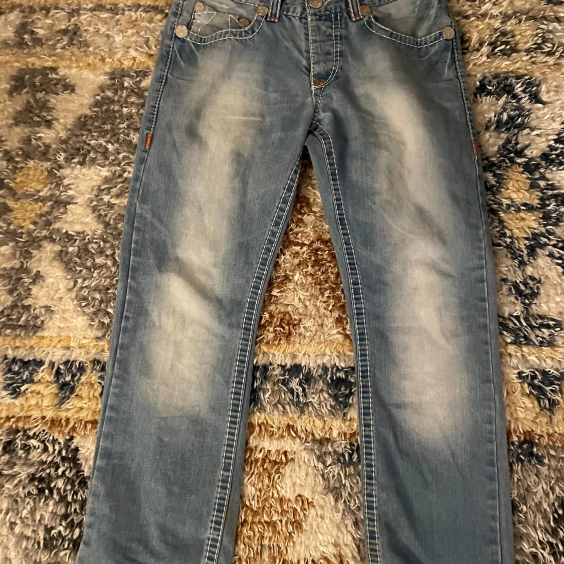 Blå jeans från True Religion - 90