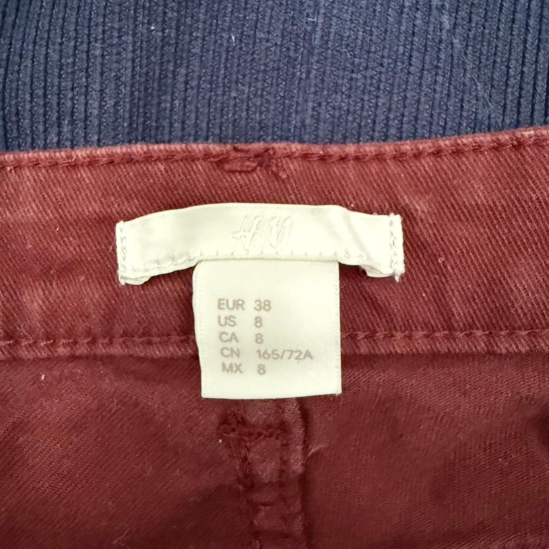 Röda lågmidjade shorts från H&M - 2