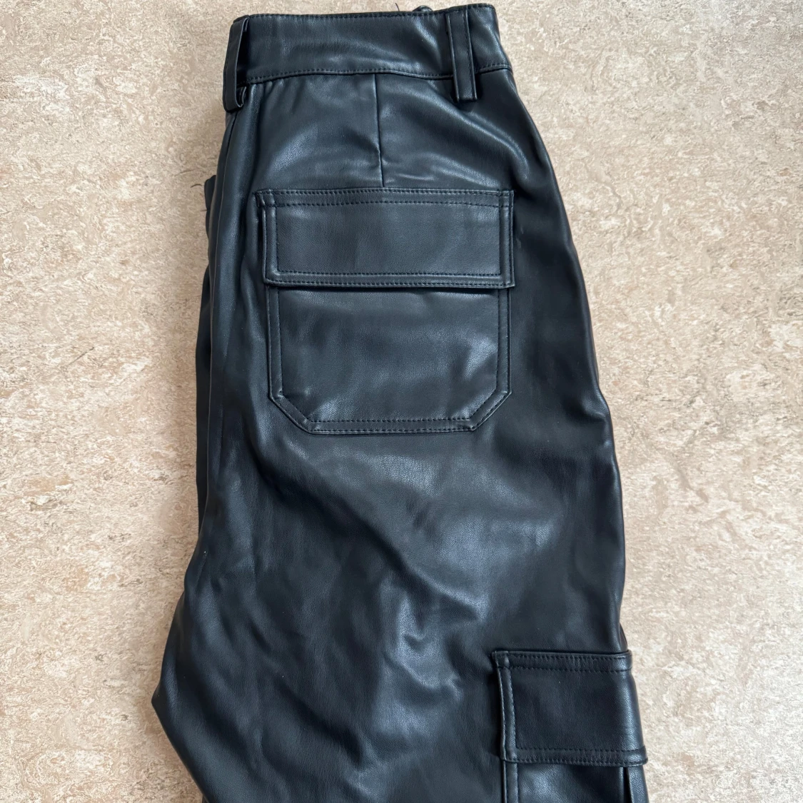 Svarta cargopants - 1