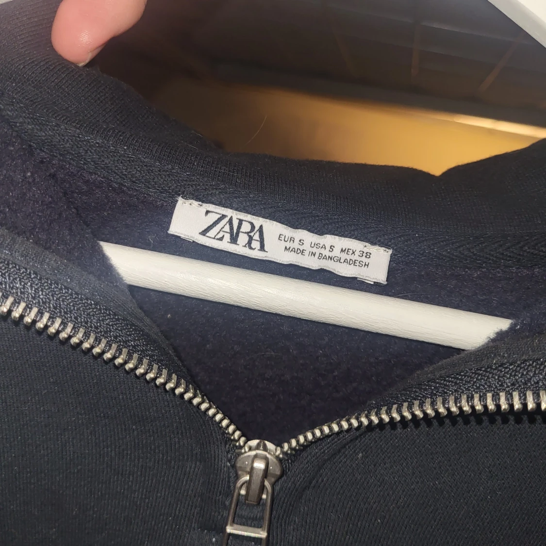 Mörkblå quarter zip från Zara - 1