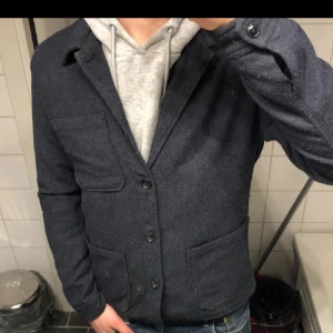 Overshirt - Säljer min overshirt som är perfekt till sommaren eller våren/hösten