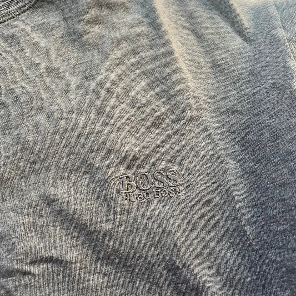 Grå t-shirt från Hugo Boss - 1