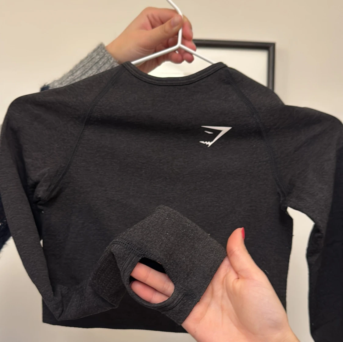 Svart croppad tröja från Gymshark - 2