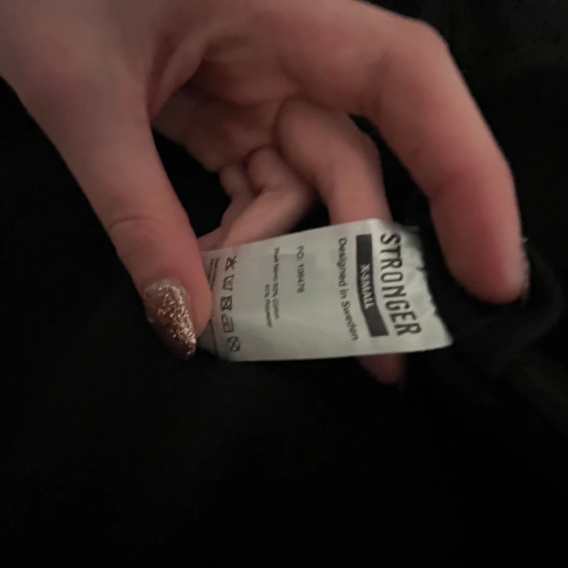 Svart jacka med dragkedja från stronger - 4