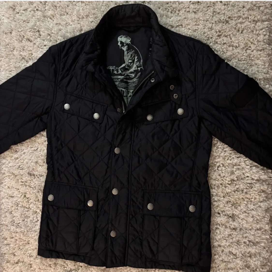 Svart quiltad jacka från Barbour