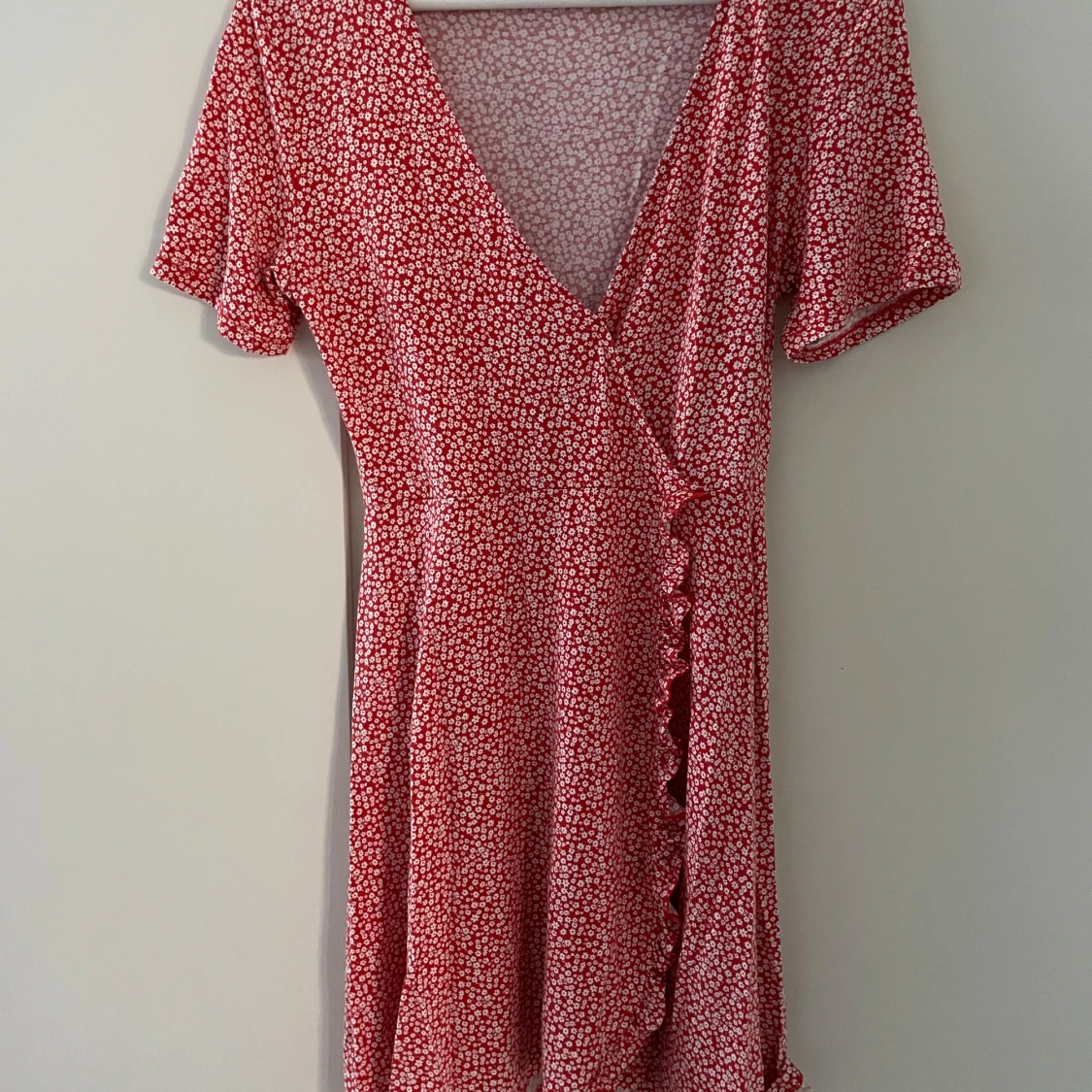 Röd blommig klänning - 2