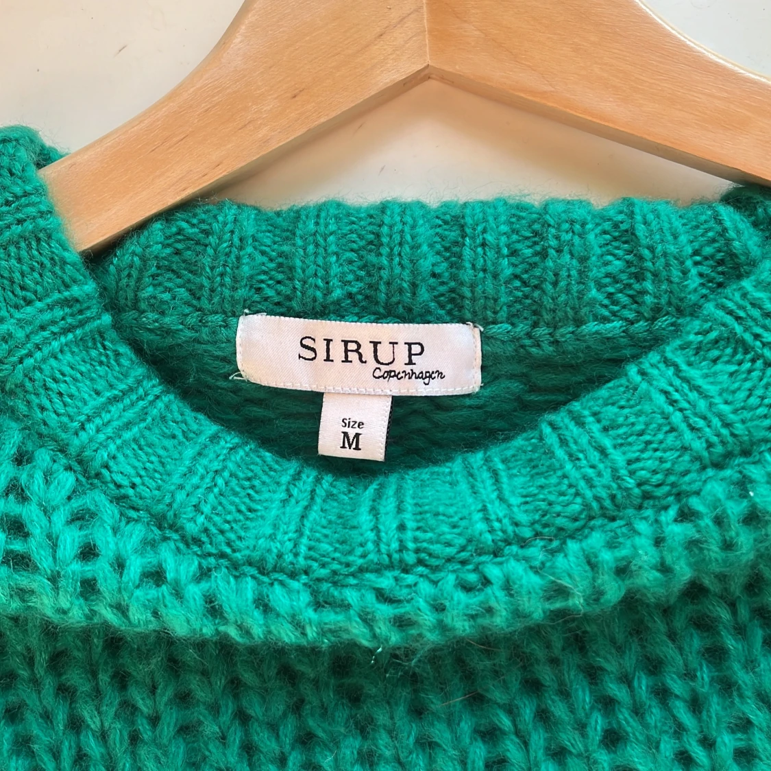 Grön stickad tröja från Sirup Copenhagen - 1