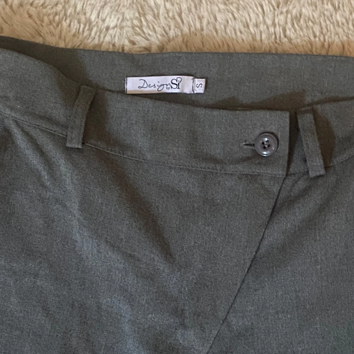 Mörkgrå kostymbyxor från Design S