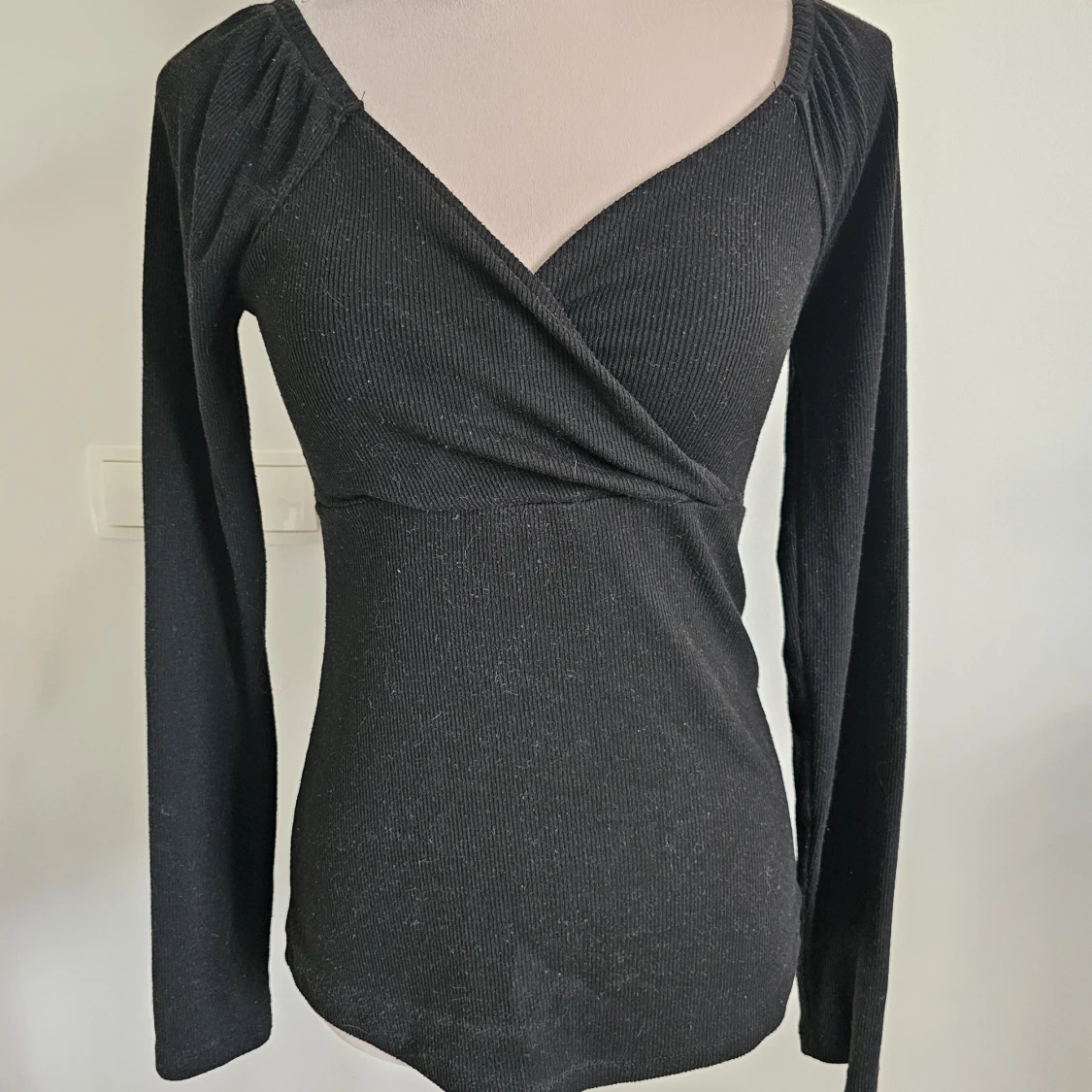 Svart omlottopp från New Look Maternity