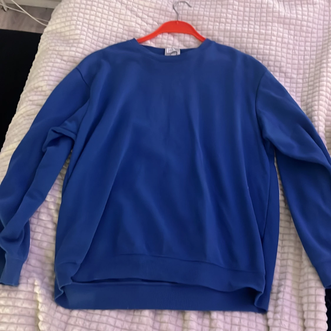 Blå basic sweatshirt i storlek L