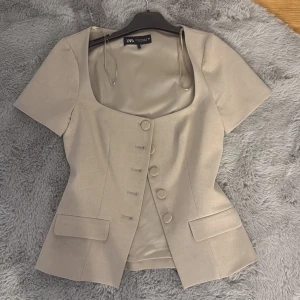 Zara topp  - Helt oanvänd topp/tröja från Zara i storlek xs 