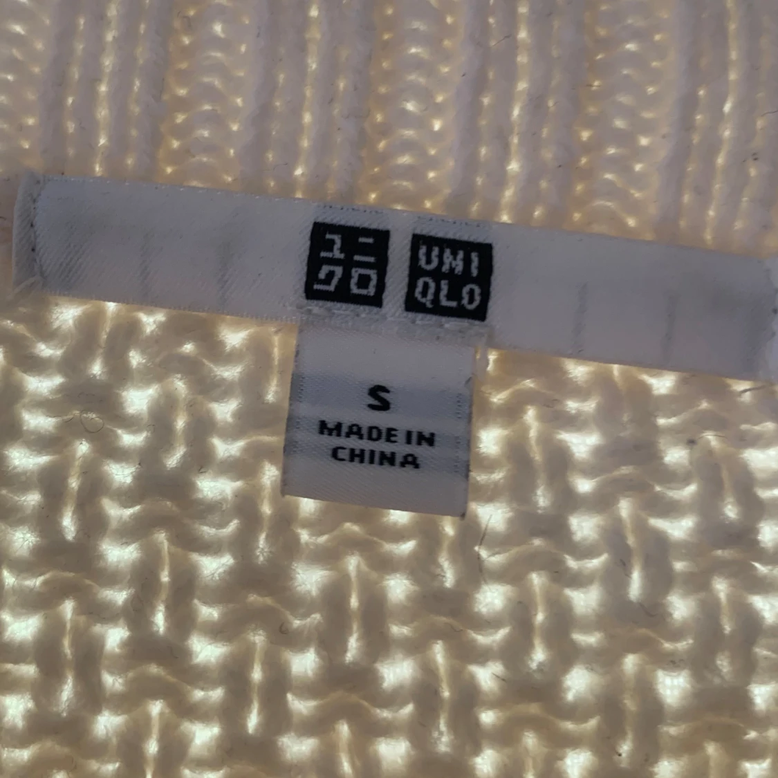 Beige stickad tröja från Uniqlo - 2