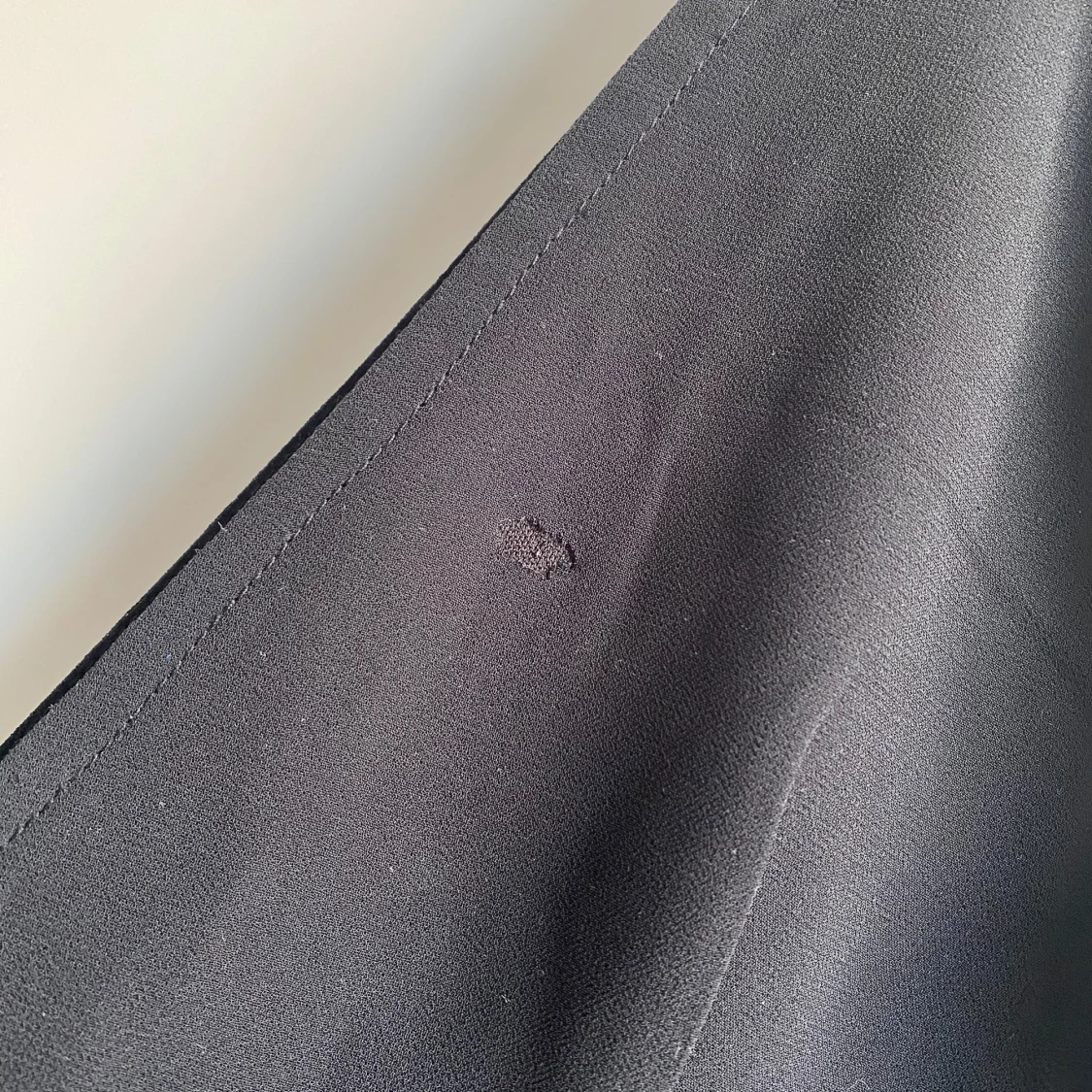 Svart croppad omlottopp med vida ärmar - 2