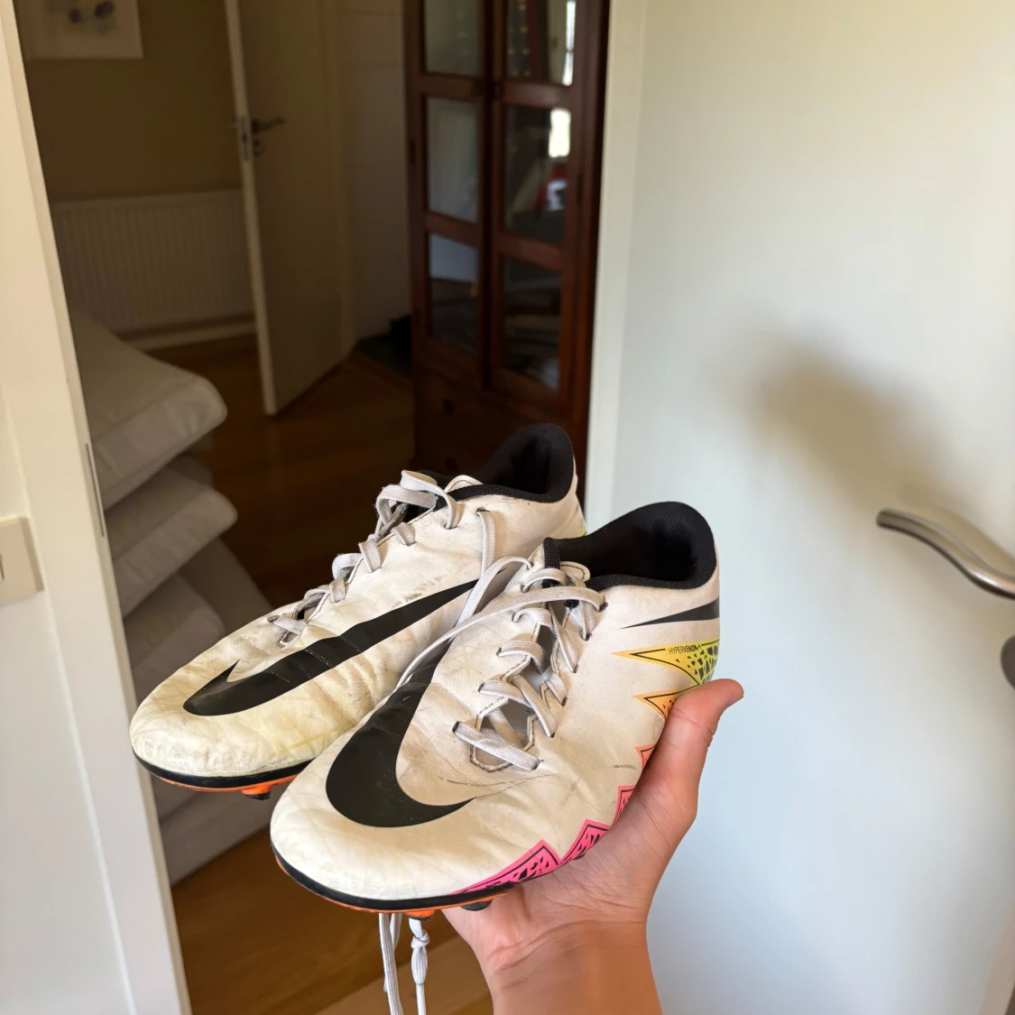 Nike vita fotbollsskor hypervenom