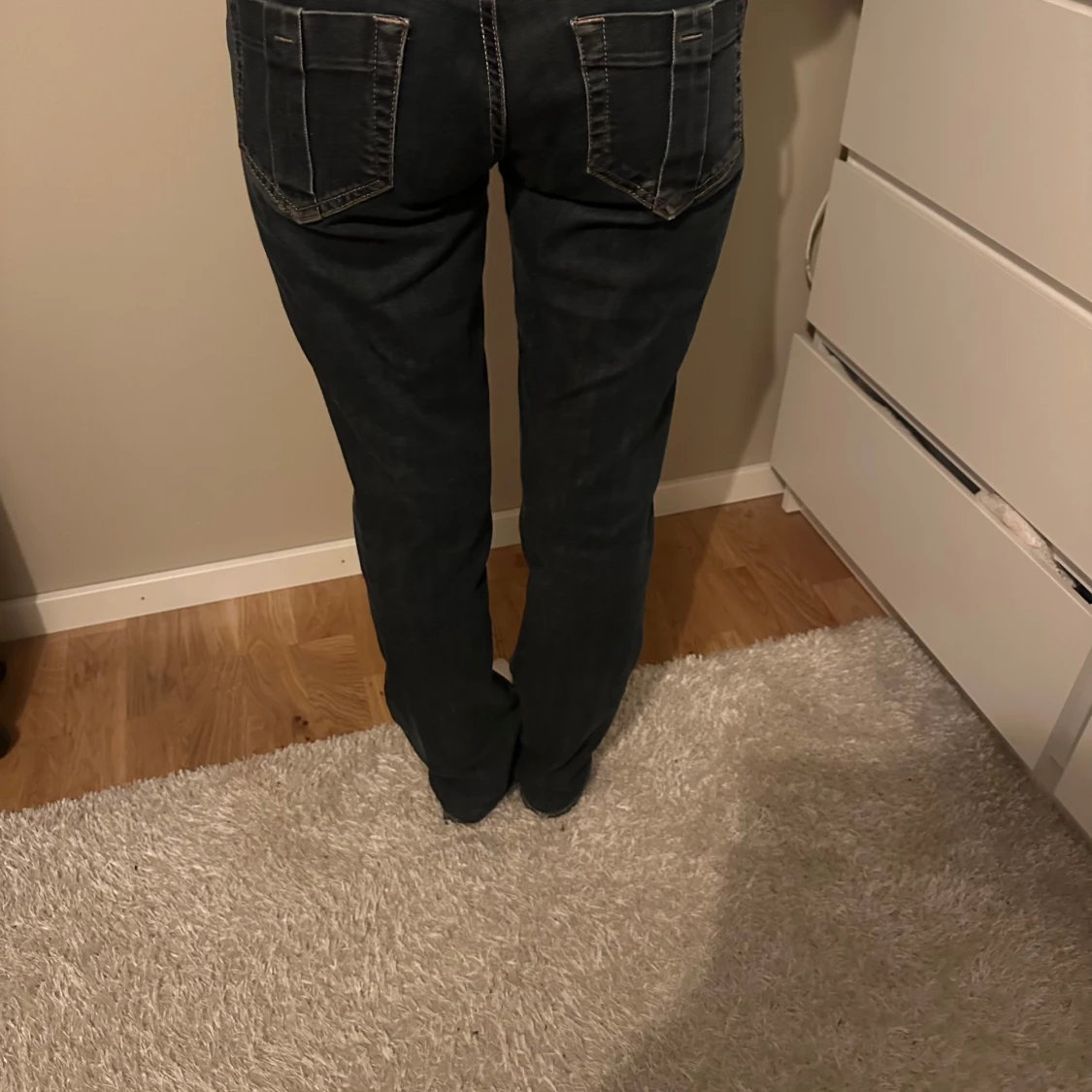 Mörkblå lågmidjade jeans  - 1