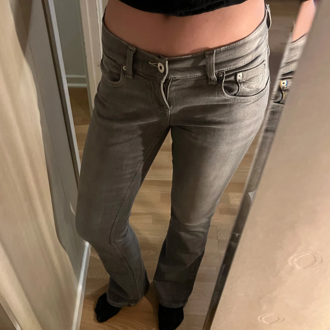 Gråa snygga bootcut jeans Ginatricot - 1