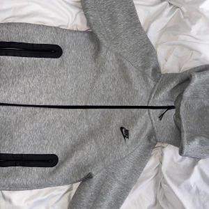 Nike tech fleece  - Använde den knappt 