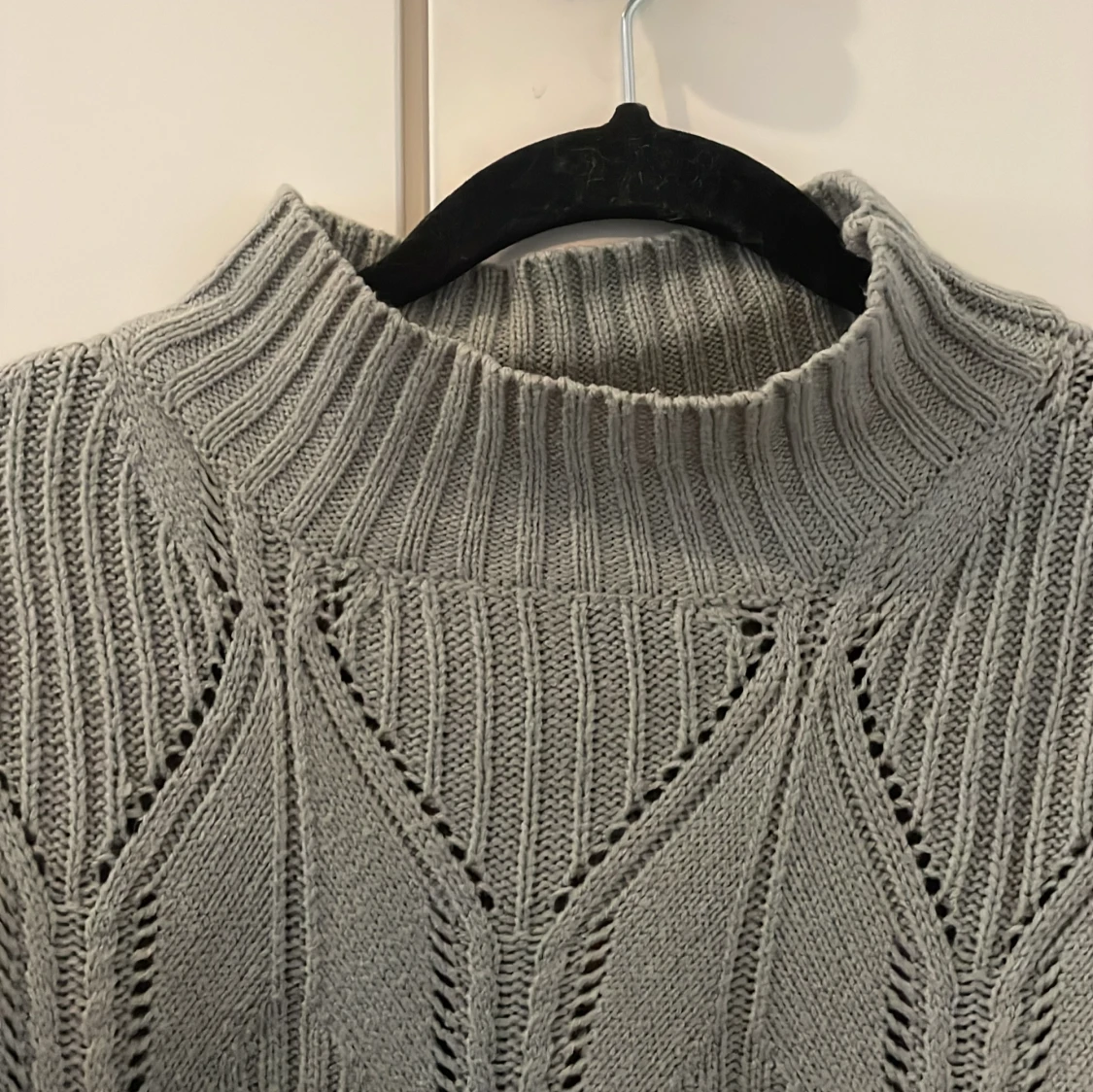 Grågrön stickad tröja med mönster från SHEIN - 2