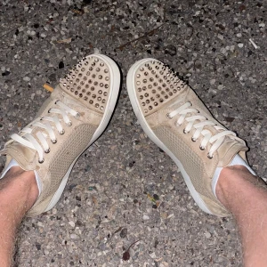 Christian Louboutin  - Unika loubs, inga extra tillbehör förutom orginalsnören. 