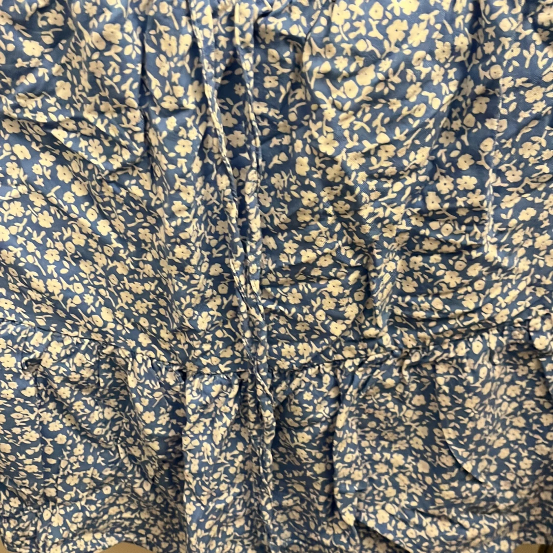 Blommig blå volangkjol från pigalle  - 4