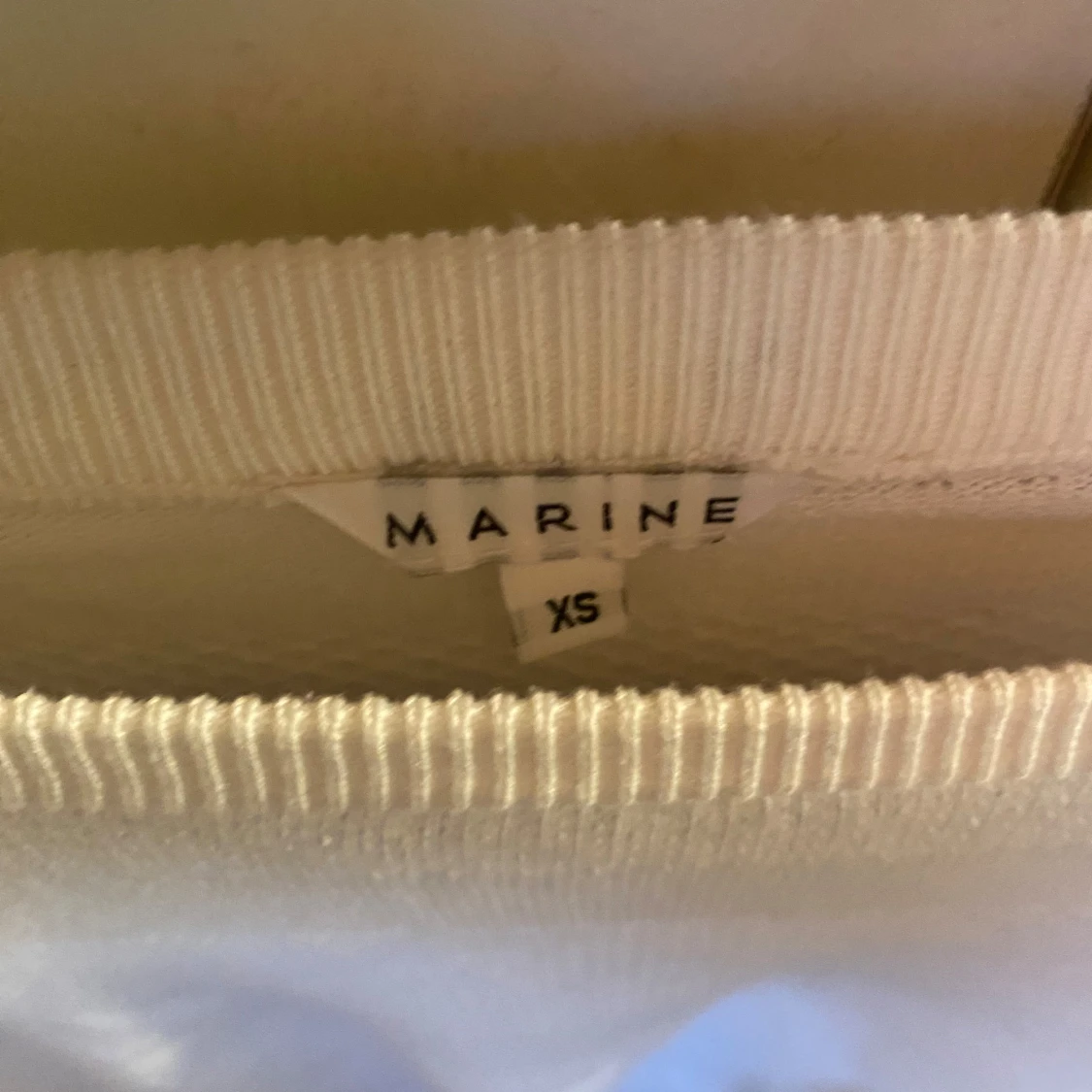 Tröja  med volang  - 2