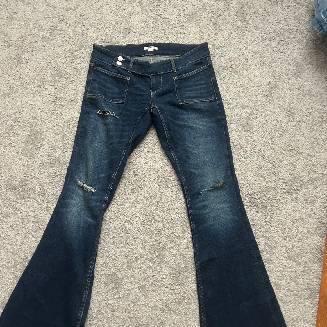 NYA UTAN PRISLAPP Populära bootcut jeans från Gina Tricot  - 3