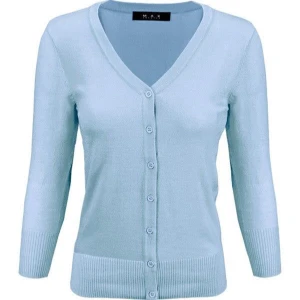 Ljusblå kofta med v-ringning från M.A.S - Snygg ljusblå kofta med v-ringning och knappar framtill. Tröjan har trekvartsärm och breda ribbade muddar vid ärmslut och nederkant. Perfekt att slänga över en topp för en chill look.