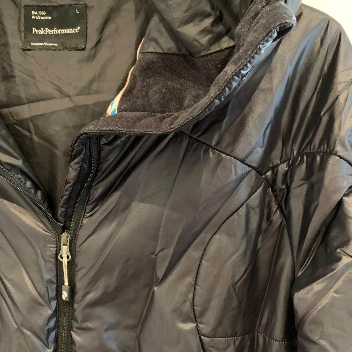 Svart pufferjacka från Peak Performance - 2
