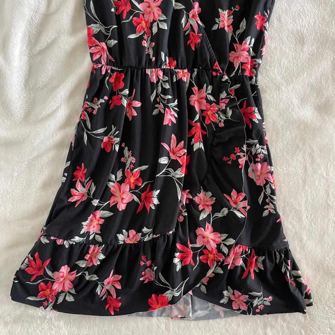 Svart blommig kortklänning från H&M Divided - 4