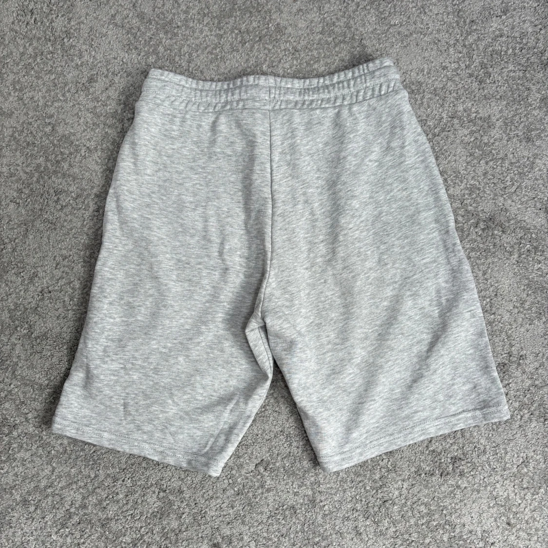 Ljusgråa shorts - 1