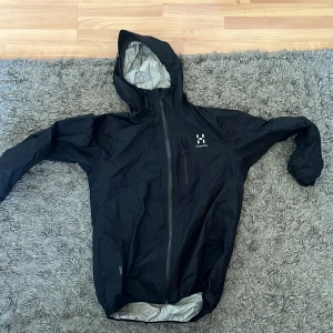 Haglöf jacka - Sitter som S men står strl L. Typ oanvänd