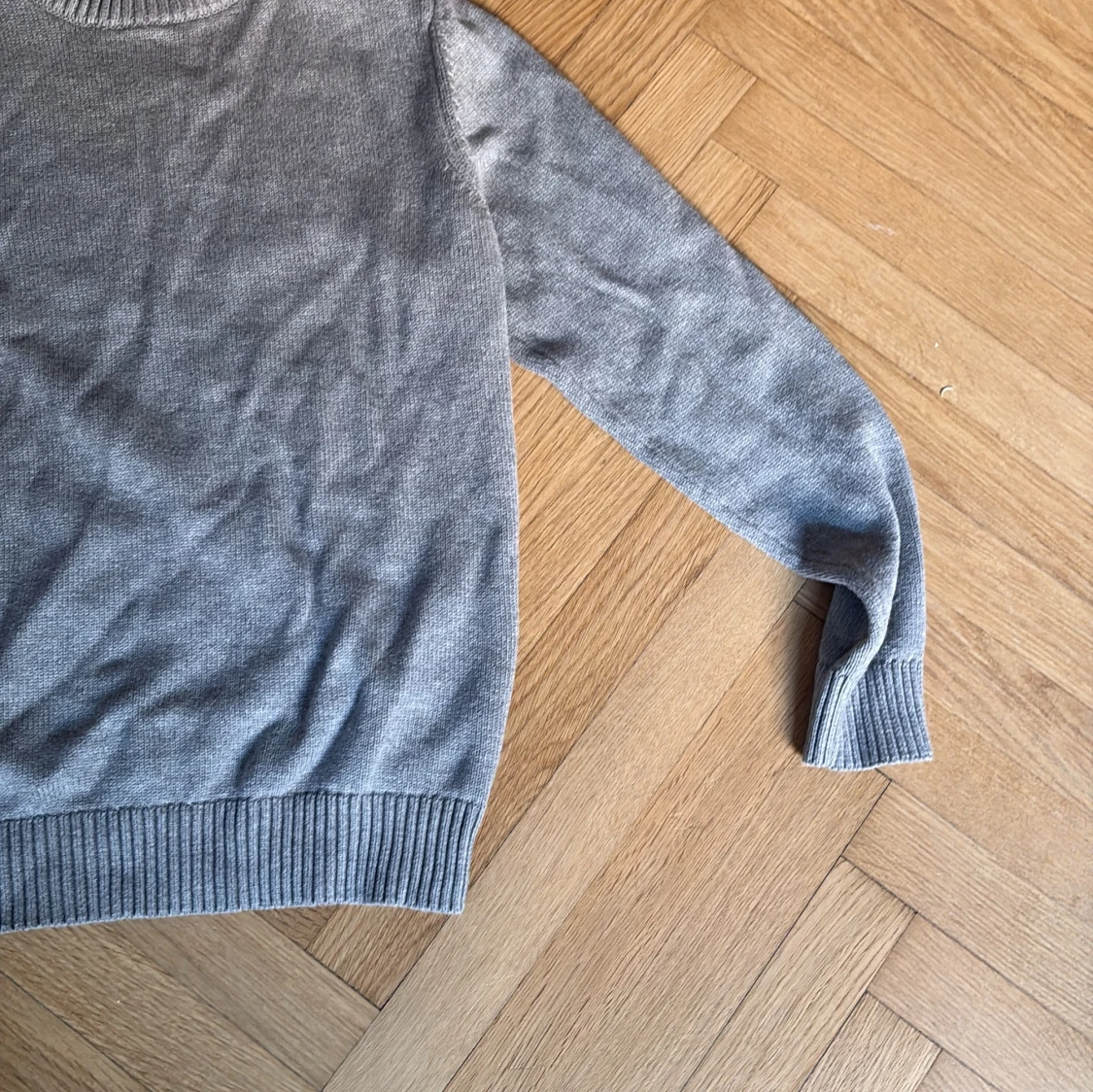 Ljusgrå stickad tröja - 1