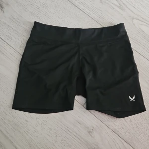 Svarta träningsshorts från SOC - Svarta träningsshorts från SOC i storlek 146-152, fint skick💞