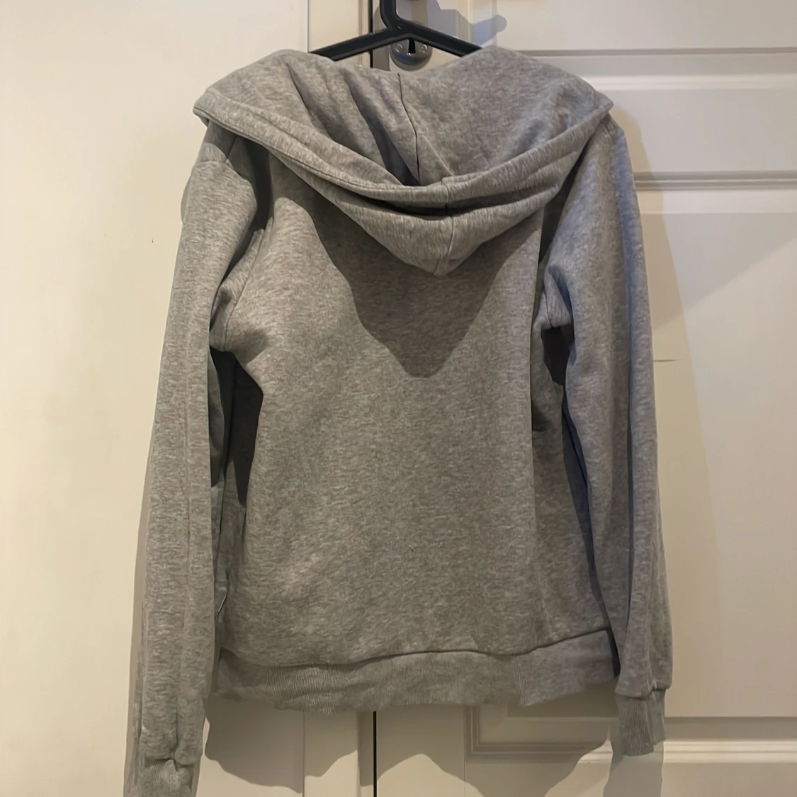 Grå hoodie med dragkedja från Jack & Jones - 3