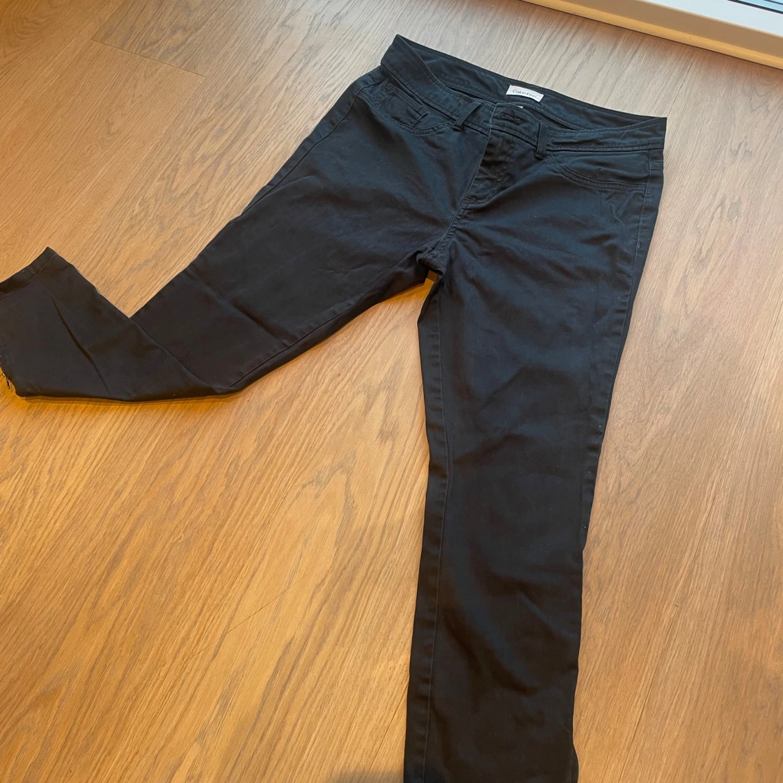 Svarta Calvin Klein byxor i fint skick 