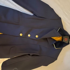 Tävlingskavaj från JOPS - Tävlingskavaj från JOPS i strl 10, sitter som en xxs. I fint skick!