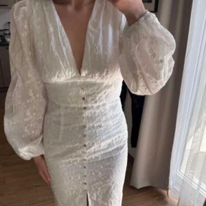 Adoore klänning dupe  - Jättefin dupe men är tyvärr för lång för mig som är 155. Endast testad☺️Andra bilden är på den riktiga för jämförelse