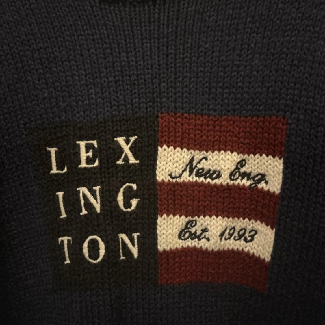 Mörkblå stickad tröja från Lexington - 1