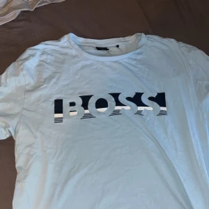 Hugo boss t-shirt - Hugo boss T-shirt ej använd 