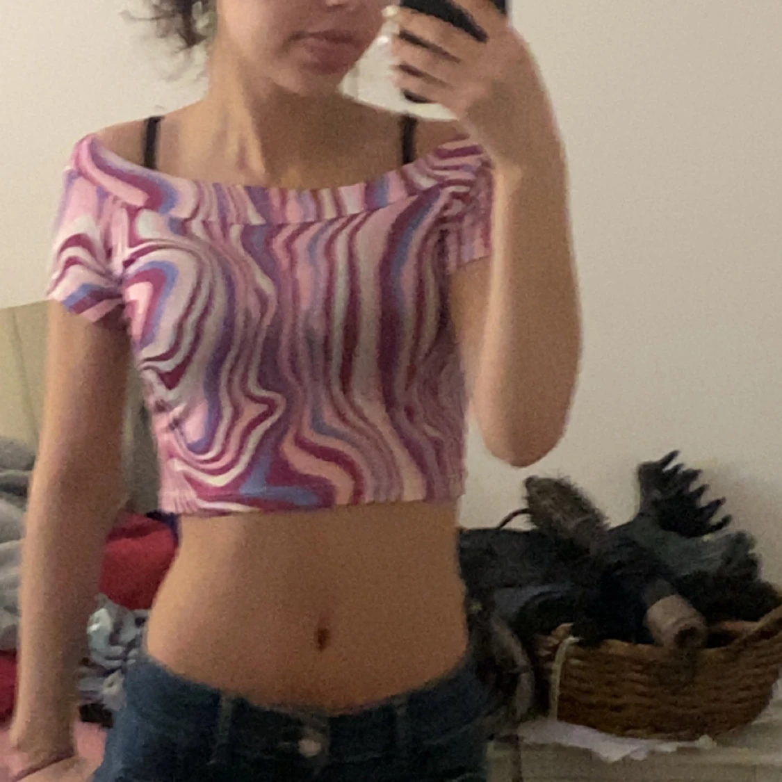 Rosa och lila croppad offshoulder topp