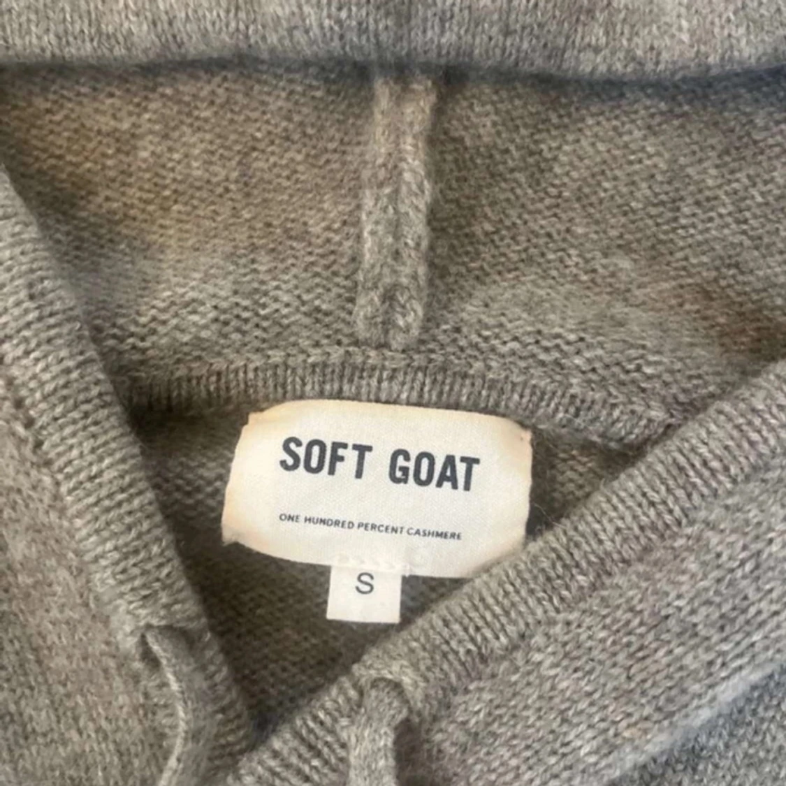 Grå kashmir hoodie från Soft Goat - 90