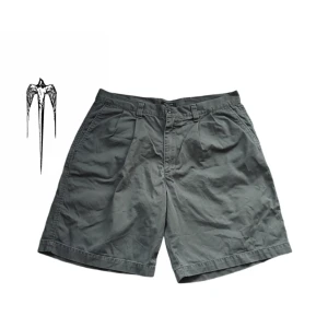 Baggy 90s skater shorts - Nice baggy shorts som passar för sommarn ‼️ I fint skick, och passar M-L (men även S extra baggy). Hojta på DM för frågor och offers 📫🙏