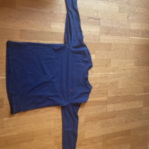 Blå tunn långärmad tröja från Polo Ralph Lauren - Knappt använd, fint beg skick strl L/ 14-16 år pris 250kr