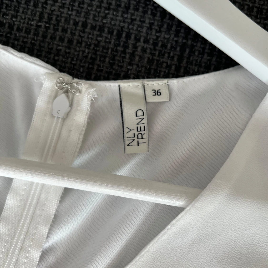 Vit omlottklänning med volangärmar/ studentklänning - 4