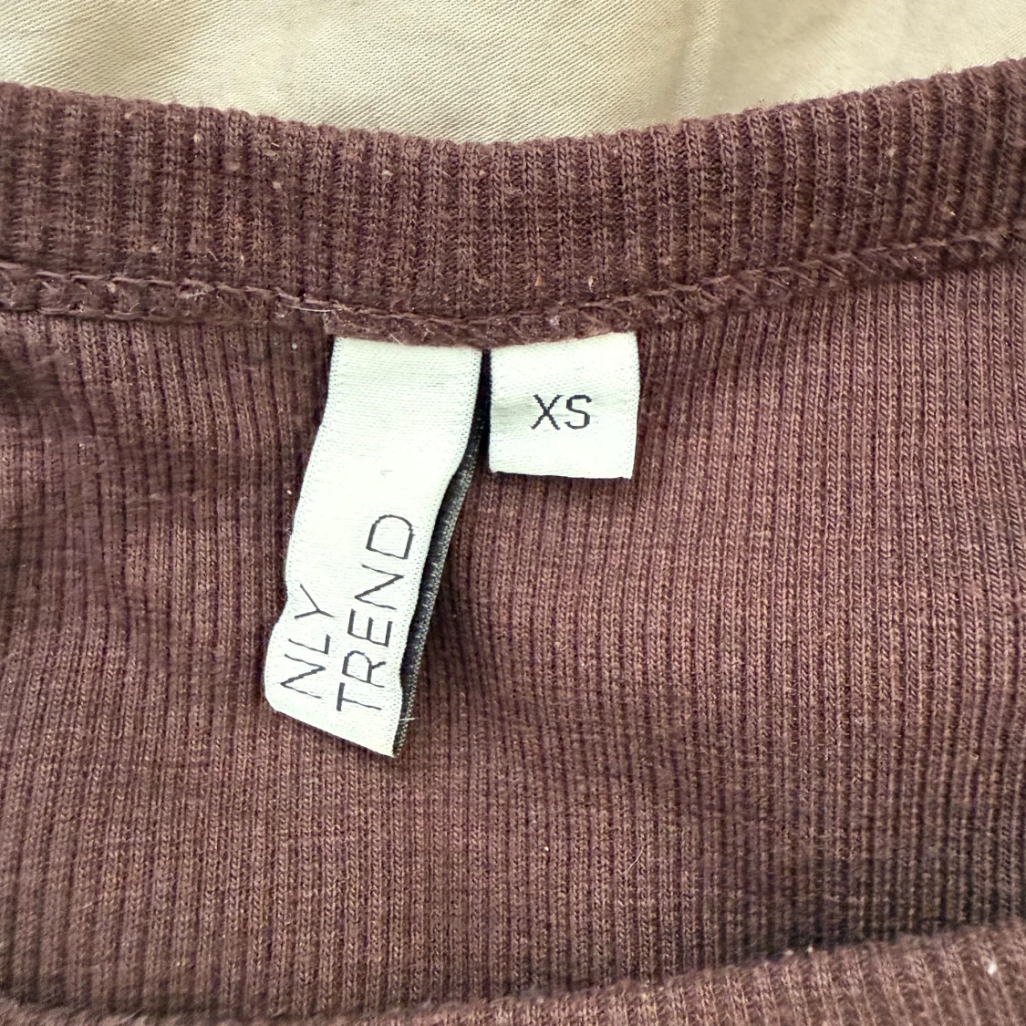 Brun topp från Nelly - 1