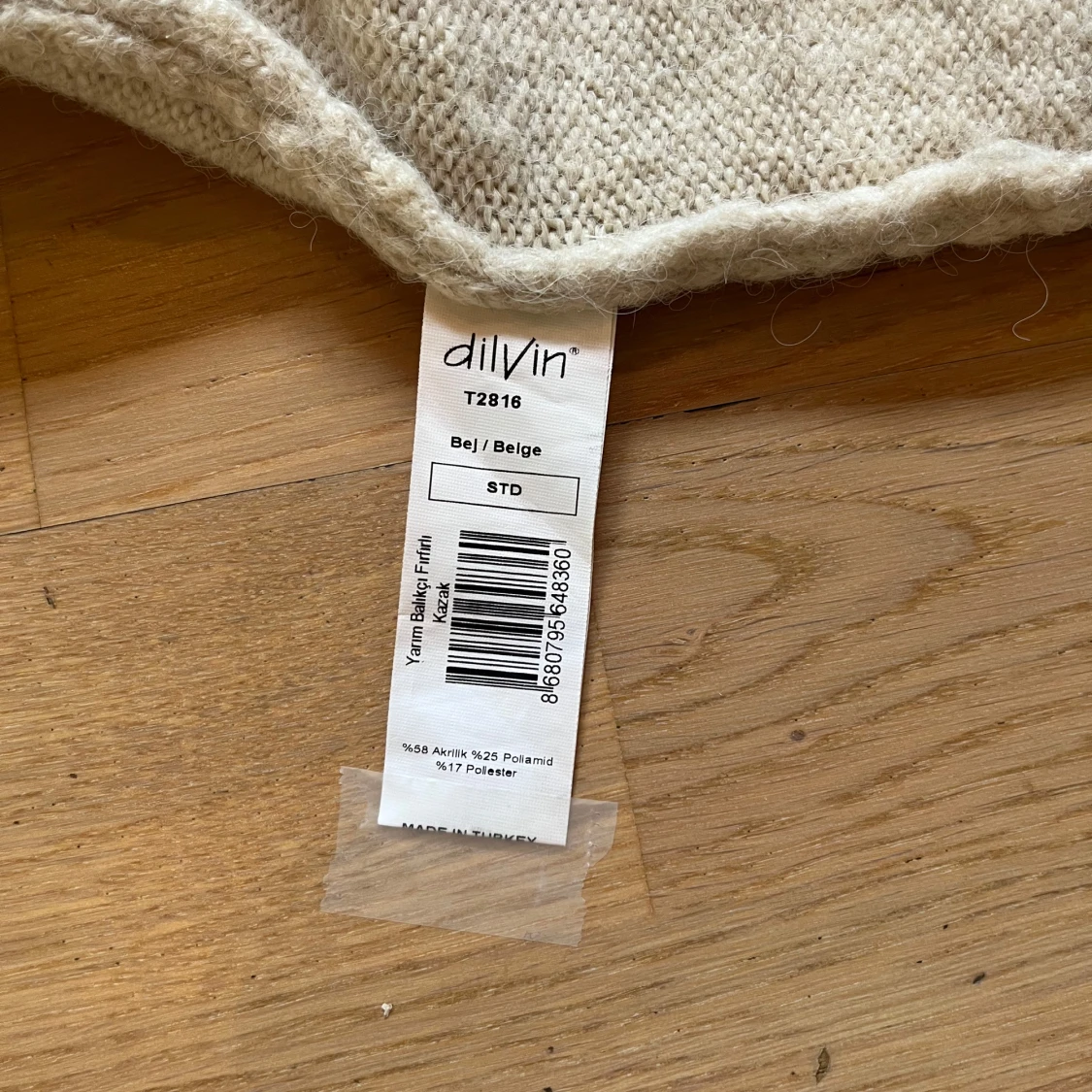 Beige stickad tröja med volang från Dilvin - 3