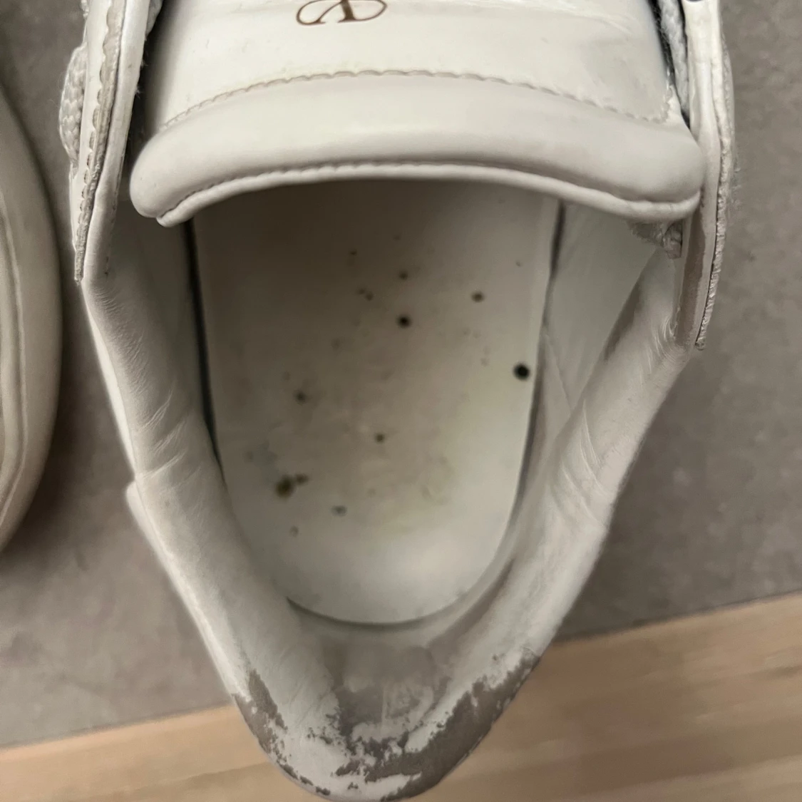Valentino Garavani sneakers med mörkblå detalj - 2