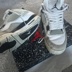  Nike Air Jordans - Säljer mina air jordans pris kan sänkas dom är smutsiga så det är bara att tvätta dom för att de ska se ut bättre 