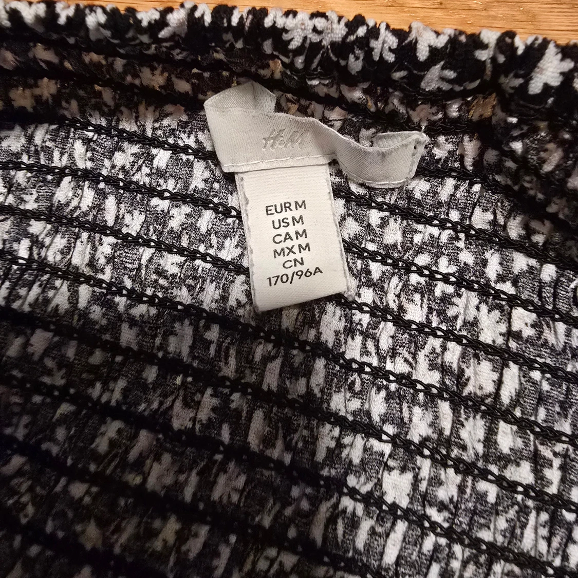 Svart blommig topp från H&M - 3