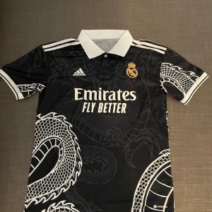 Real Madrid fotbollströja  - Helt ny Real Madrid tröja, aldrig använd 